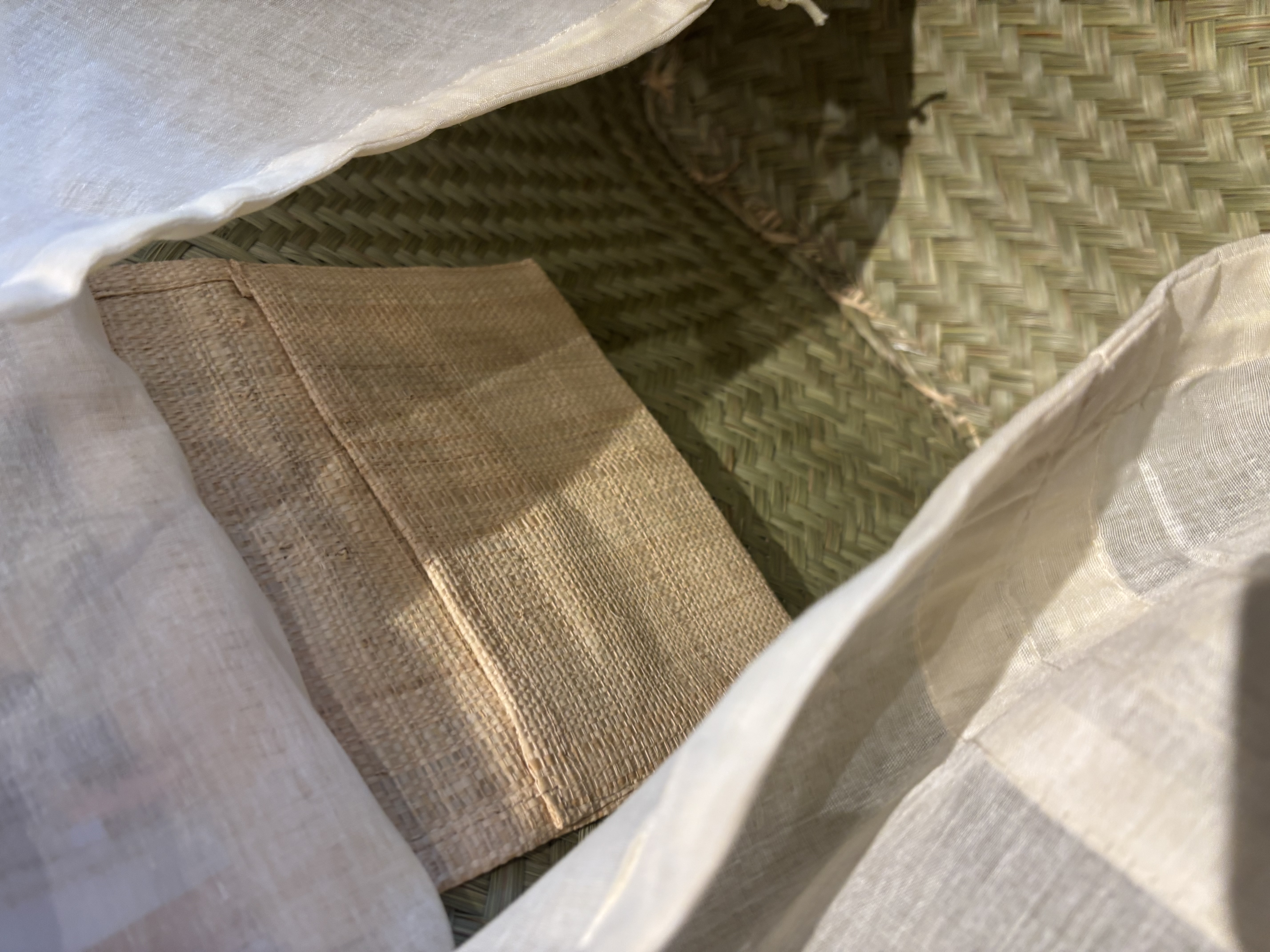 Mooie grote mand / beach bag / shopper naturel. Maat XL. + Schelpen hanger.