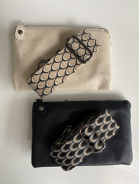 Creme - licht beige horizontaal tasje, imitatie leer + geweven band.