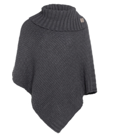 Poncho Nicky van het mooie merk Knit Factory. Antraciet grijs