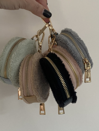 Mini pouch rond. Zacht fluffy badstof.