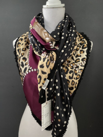 2) Cerise satijn stof met chique print  / stip dessin. Couture sjaal