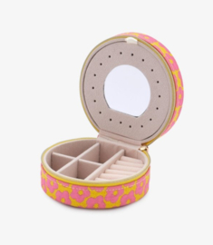 Sieradendoosje rond van Biba.  Kleur roze-geel met bloemetje