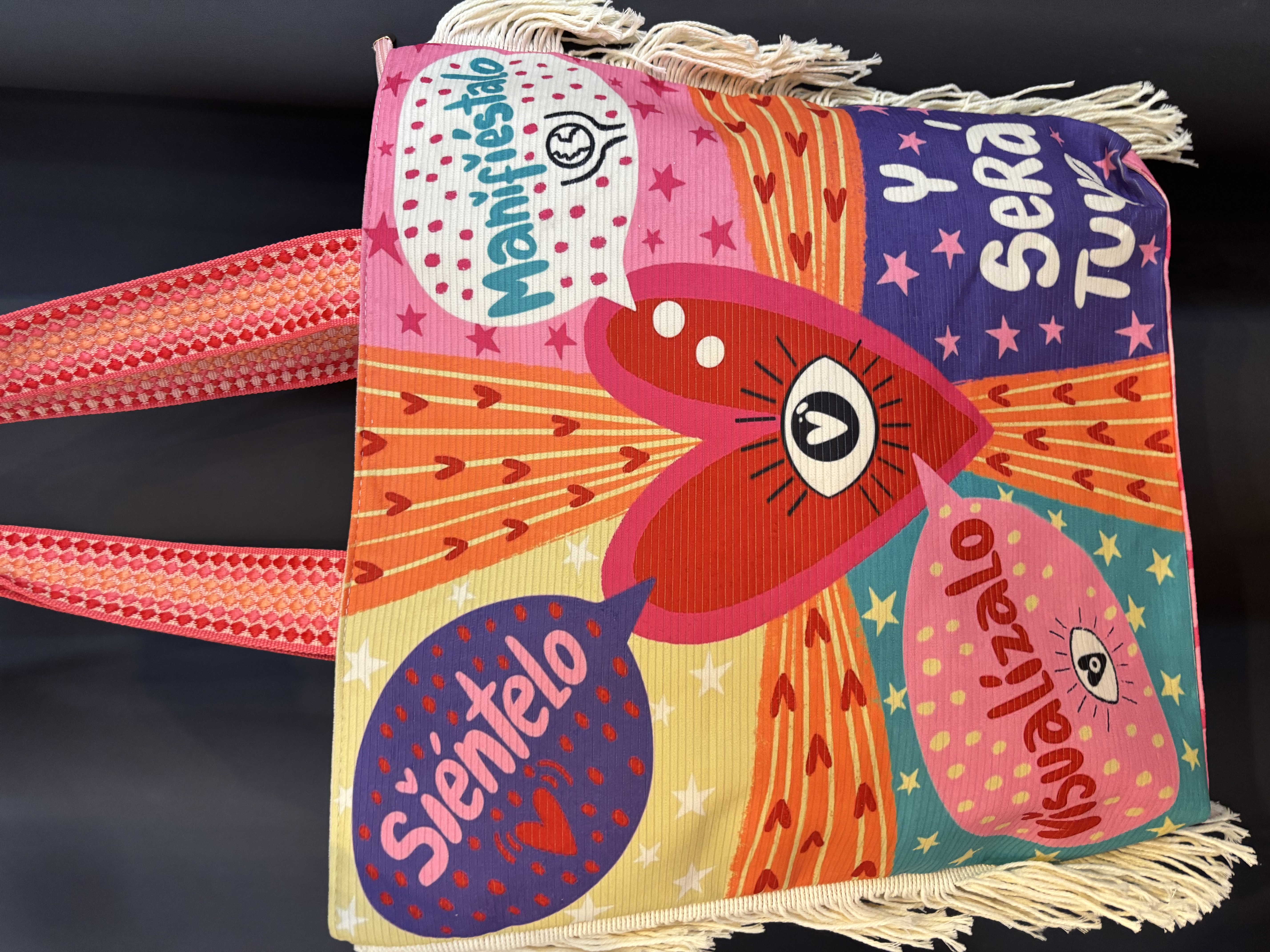 Vrolijk gekleurde Ibiza style tas. Franjes zijkant