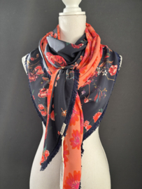 Navy-rood-oranje bloem dessin / koraal oranje bloemen print achterkant. Couture sjaal.