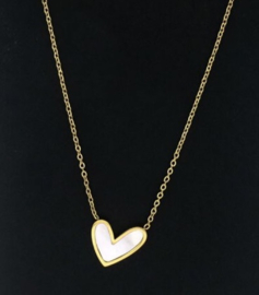 Stainless steel ketting met hart  in parelmoer. goudkleurig.