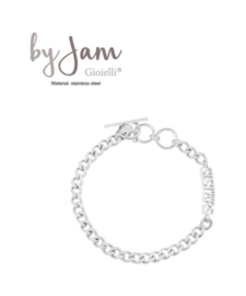 By Jam RVS (stainless steel) armband, grove schakel met  tekst Sisters. Zilverkleurig