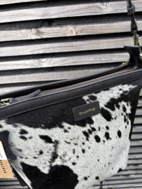 Bag 2 Bag  medium zwarte tas “ Braga “, écht leer + koeienhuid.