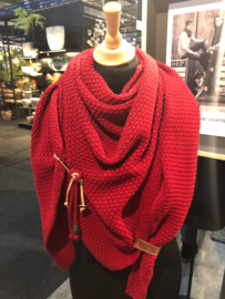 Sjaal/omslagdoek Coco van het mooie merk Knit Factory. rood