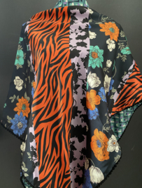 Felle kleuren verschillende dessins / mint-lila geografisch dessin,  couture sjaal.