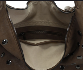 Tas Veneto. PU leer met stoere studs. Choco
