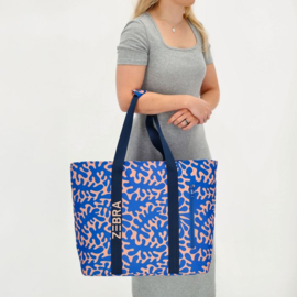 Super grote strandtas “ Sally “ van Zebra. Kobalt blauw/zalmroze  print.