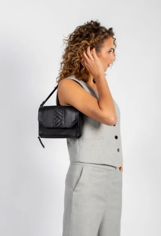 Chabo bags, kleine tas Roxy. Zwart. Met twee banden.