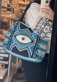 Hele mooie Ibiza style tas met kraaltjes. “Oog” Blauw combi.