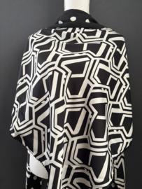 Zwart-ecru geografisch design / zwart-ecru stippen print,  couture sjaal
