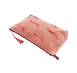 Mooie fluwelen teckel clutch / toilettas van Imbarro. borduur Noble, oudroze.