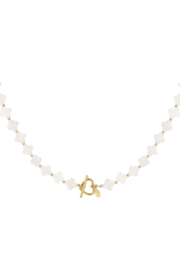 Korte ketting van parelmoer klavers/plusjes + RVS slot. Goud of zilverkleurig..