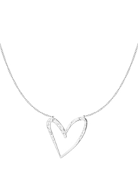 Medium lange Stainless steel ketting met groot hart. Zilverkleurig.