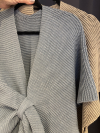 Tóp omslagdoek / poncho met lus. Gebreid. Jeans blauw