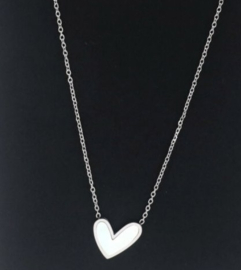 Stainless steel ketting met hart  in parelmoer. Zilverkleurig.