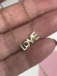 RVS (stainless steel) ketting. Tekst “love”. Goudkleurig met zwart.