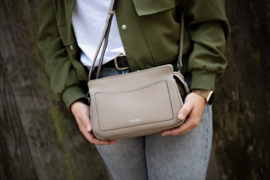 Bag2Bag  tasje Narvik. Zwart of Taupe.