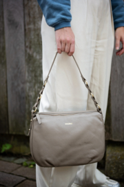 Bag2Bag. Elegante tas. Model 18001. Zwart of Taupe.