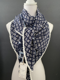 Navy-wit-lichtblauw blaadjes dessin / fancy dessin. Couture sjaal
