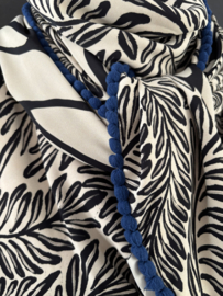 2 x verschillend offwhite-zwart dessin / kobalt blauw bolletjes band. Couture sjaal.