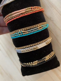 Biba armband, 5 rijen. Mat Goudkleurig met....