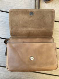 Bag 2 Bag  medium tas met klep “ Jasper “, écht leer.