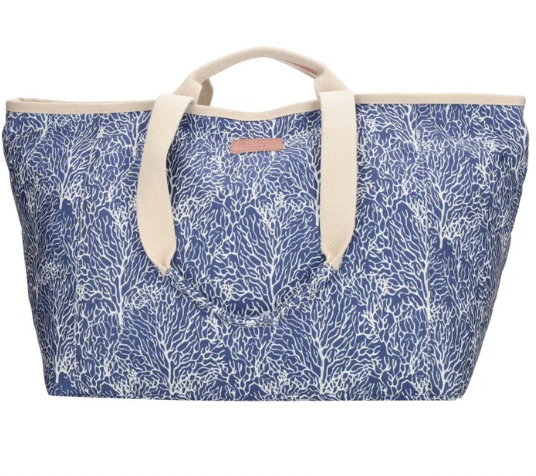 Grote strandtas. Blauw - wit print / ecru hengsels.