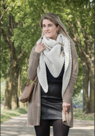 Sjaal/omslagdoek Demy van het mooie merk Knit Factory. Licht grijs.