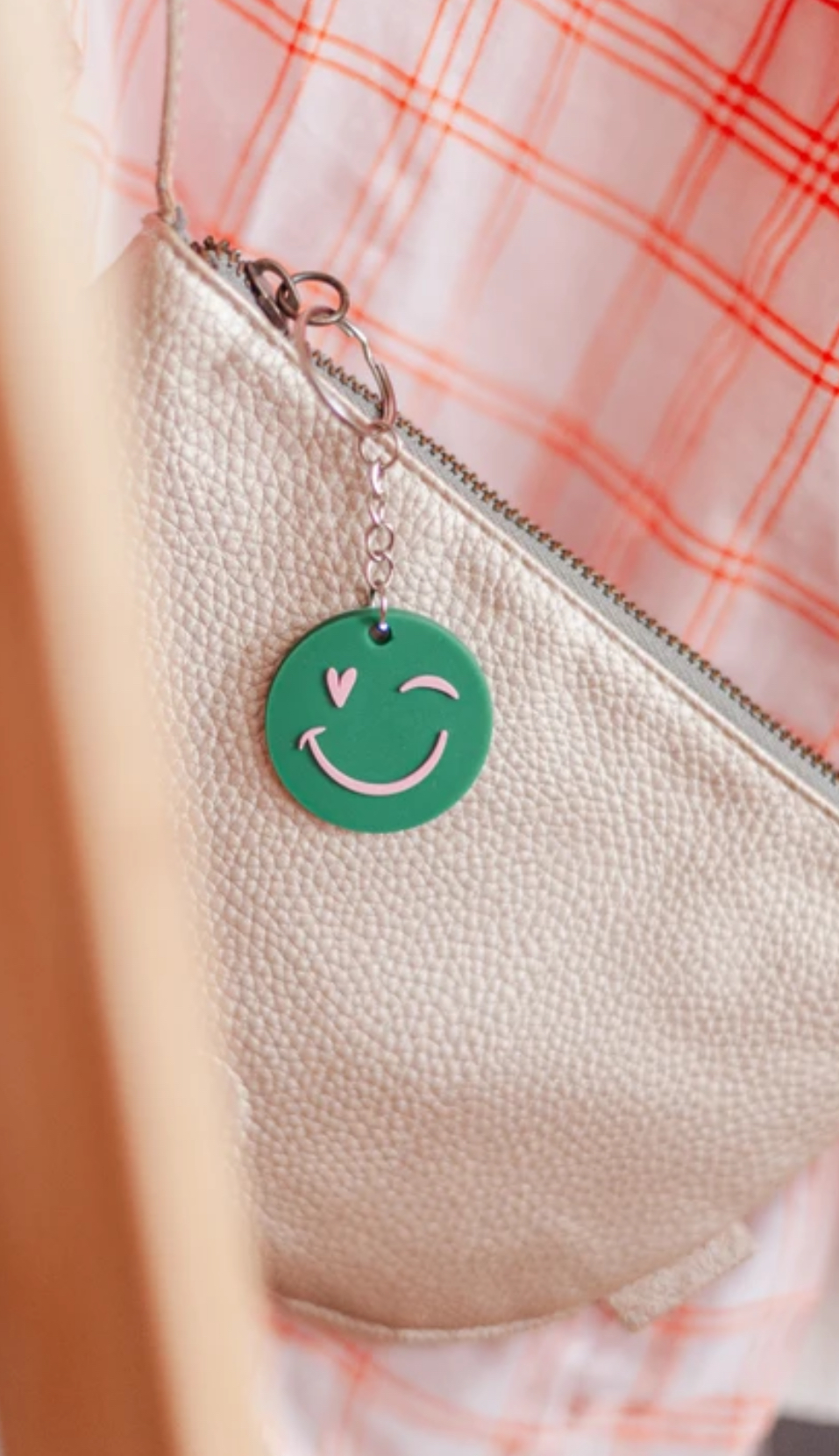 Sleutelhanger SMILEY KNIPOOG. Groen-roze