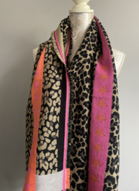 Jacquard geweven luipaard sjaal met tekst en kleur. Oranje-roze