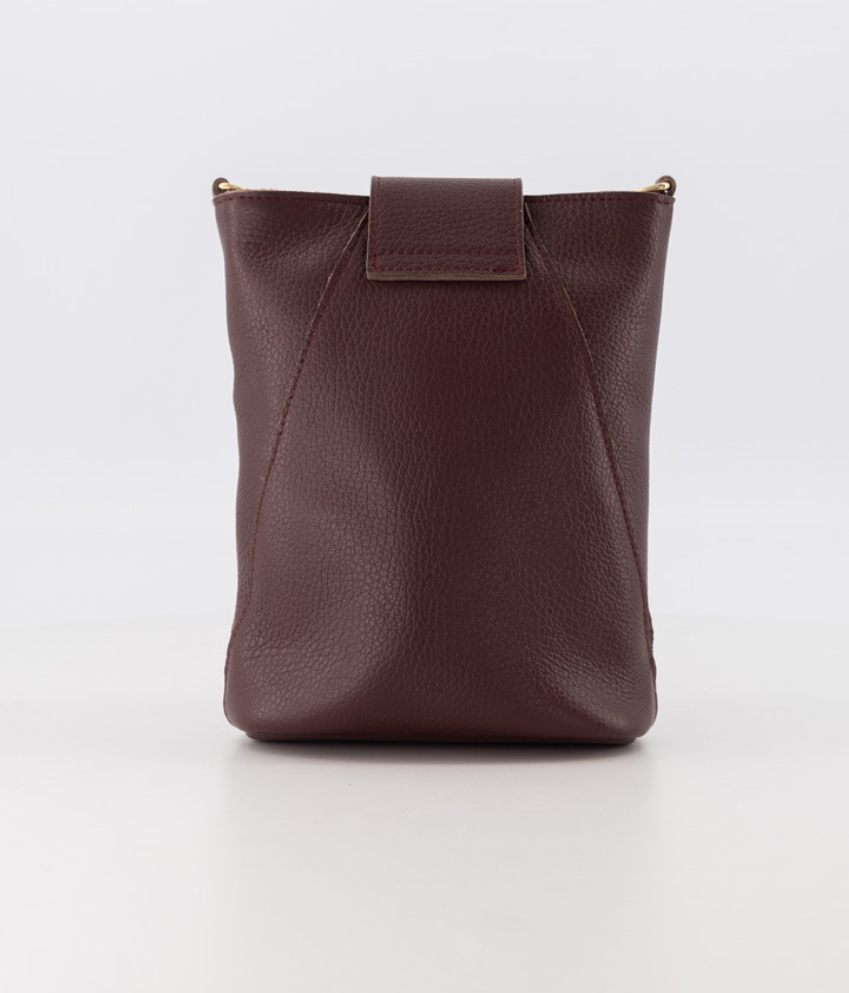 Crossbody kleine tas met knoop klepje. Bordeaux. Echt leer.