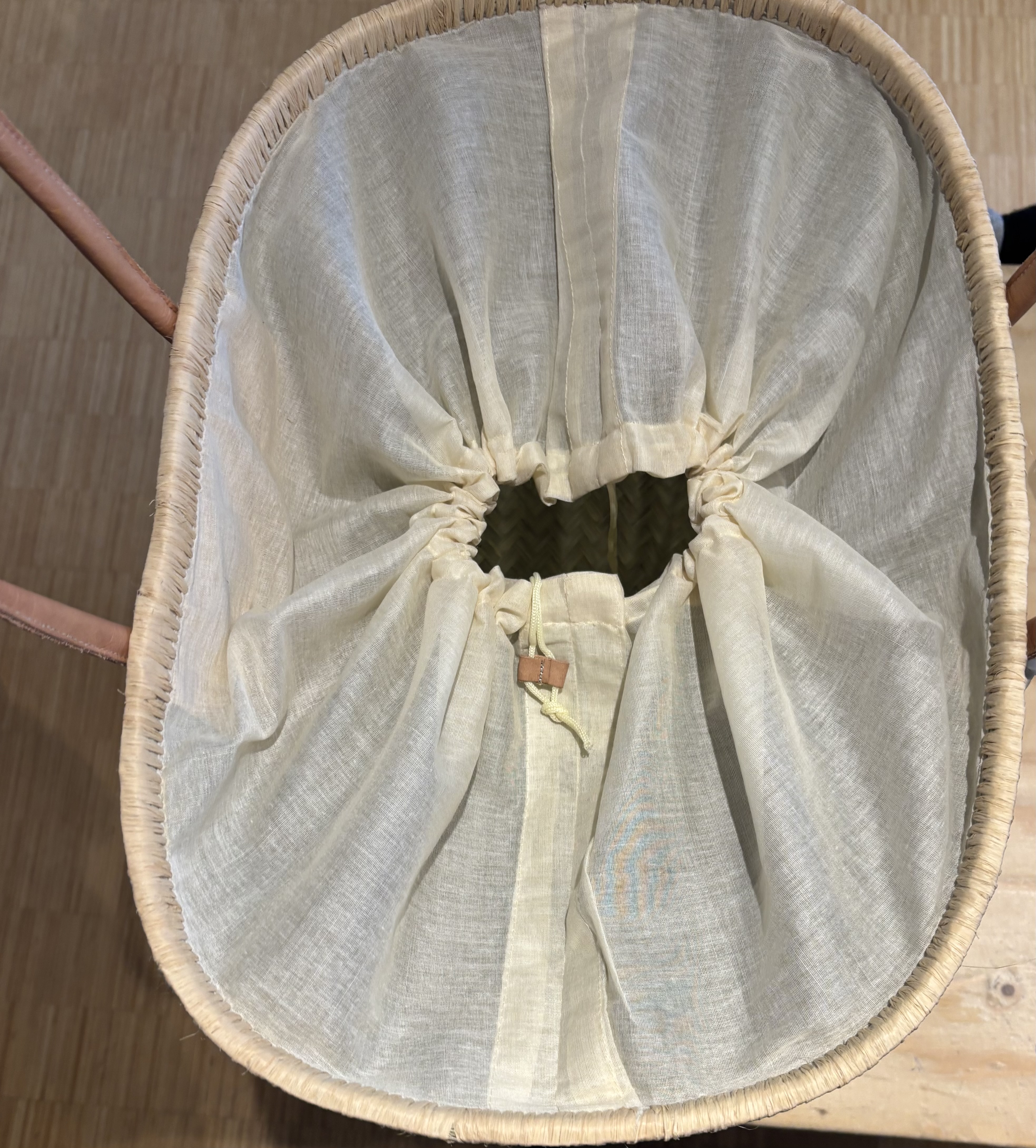 Mooie grote mand / beach bag / shopper naturel. Maat XL. + Schelpen hanger.