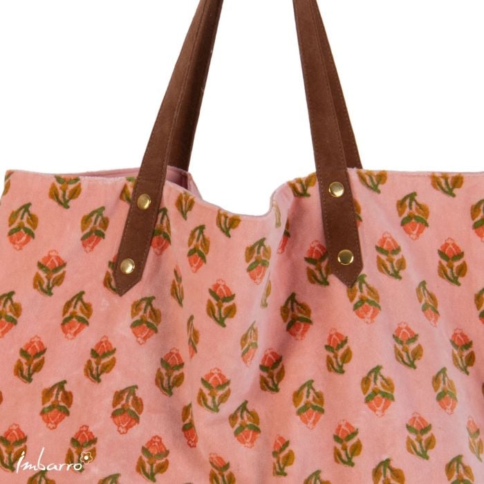 Mooie fluwelen shopper Lovely Flowers van Imbarro. Zalm