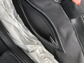 Kartel bag - tas van ZEBRA. Mat suedine touch. Laag model + mini laptop/iPad vak. Zwart