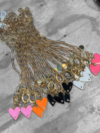 Fushi stainless steel ketting met gekleurd hart.