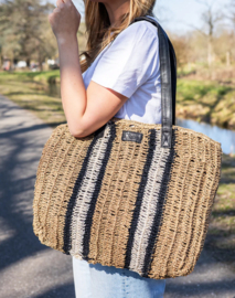 Mooie grote raffia tas van Chabo. Leren hengsels