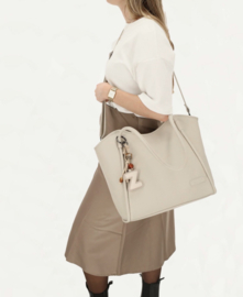 Zebra shopper / laptoptas model Sofie + bag charm. Creme .