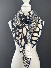 2 x verschillend offwhite-zwart dessin / kobalt blauw bolletjes band. Couture sjaal.