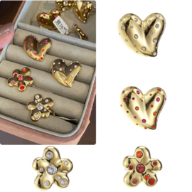 By Jam RVS (stainless steel) grote ring met steentjes. Hart of Bloem