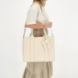 Laptop / werk / school tas van Charm. Crème  imitatie leer