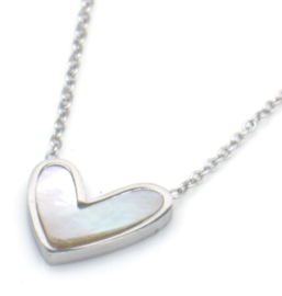 Stainless steel ketting met hart  in parelmoer. Zilverkleurig.