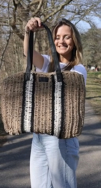 Mooie grote raffia tas van Chabo. Leren hengsels