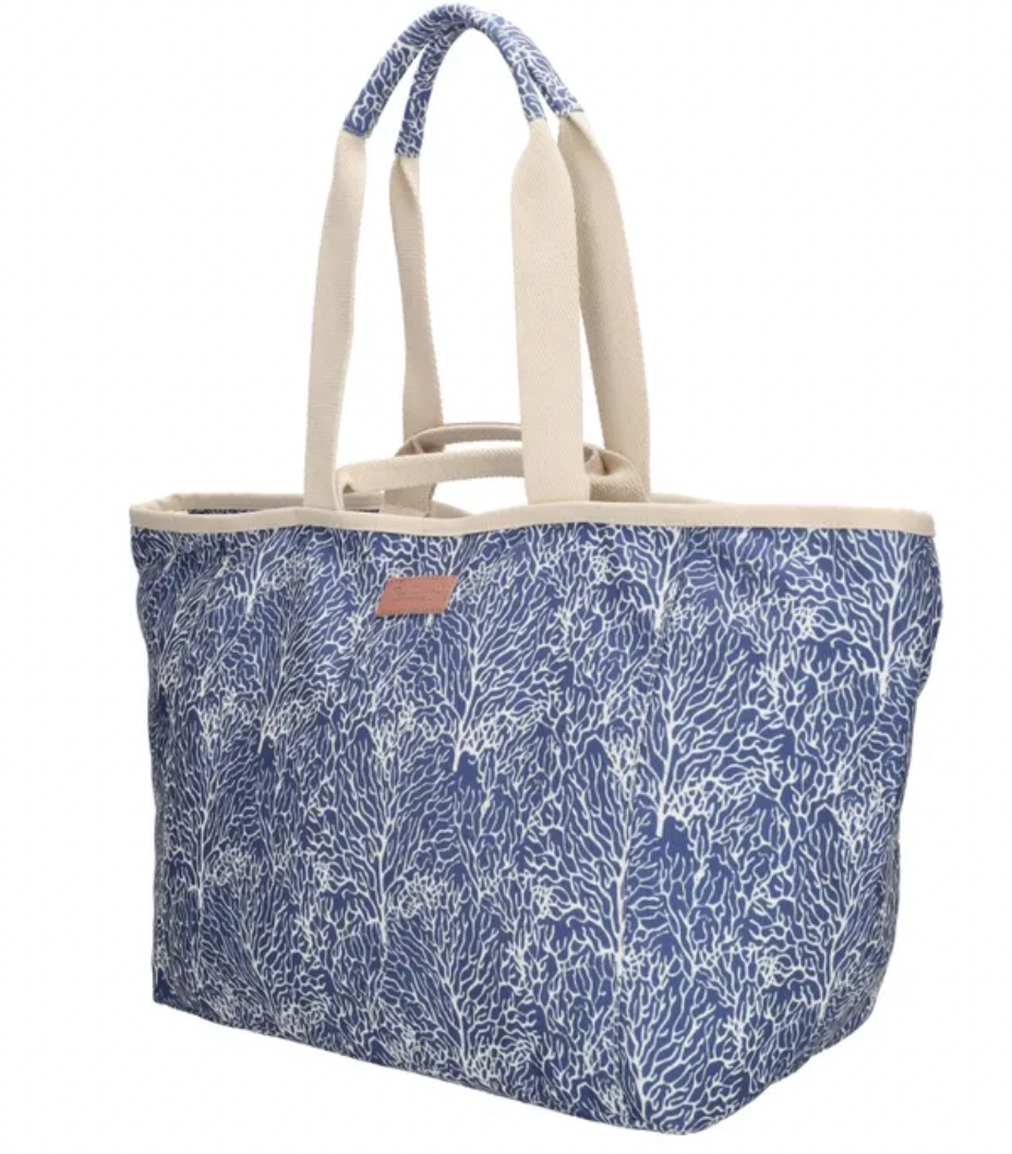 Grote strandtas. Blauw - wit print / ecru hengsels.
