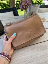 Bag 2 Bag  medium tas met klep “ Jasper “, écht leer.