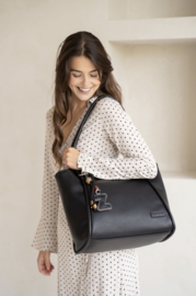 Zebra shopper / laptoptas model Sofie + bag charm. Creme .