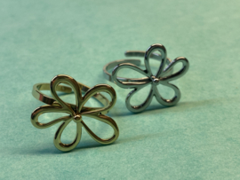 RVS (stainless steel) bloemen ring. Zilver of goud